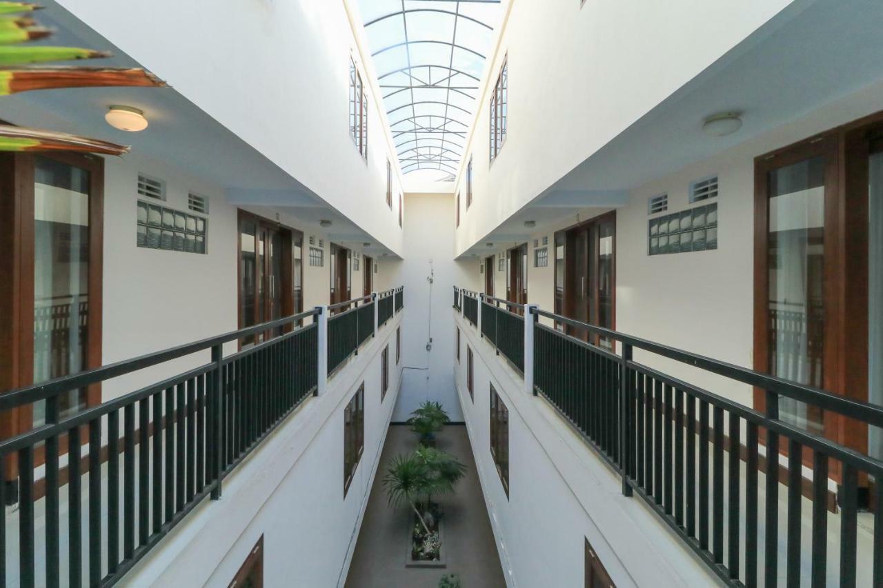 Legian Village Residence Семіньяк Екстер'єр фото